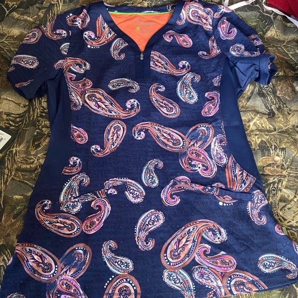 Healing Hands Scrub Top - Picture 1 of 1